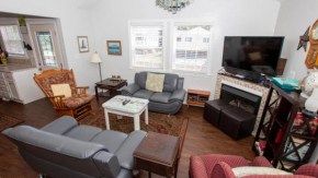 KD231, WindOver- Oceanside, Hot Tub, Close to beach